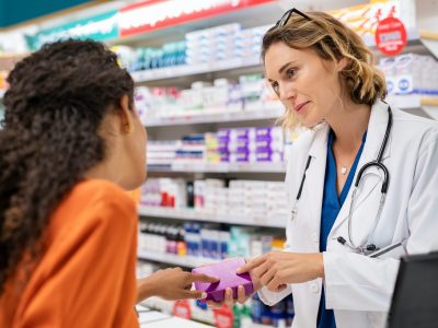pharmacist-explains-medicine-properties
